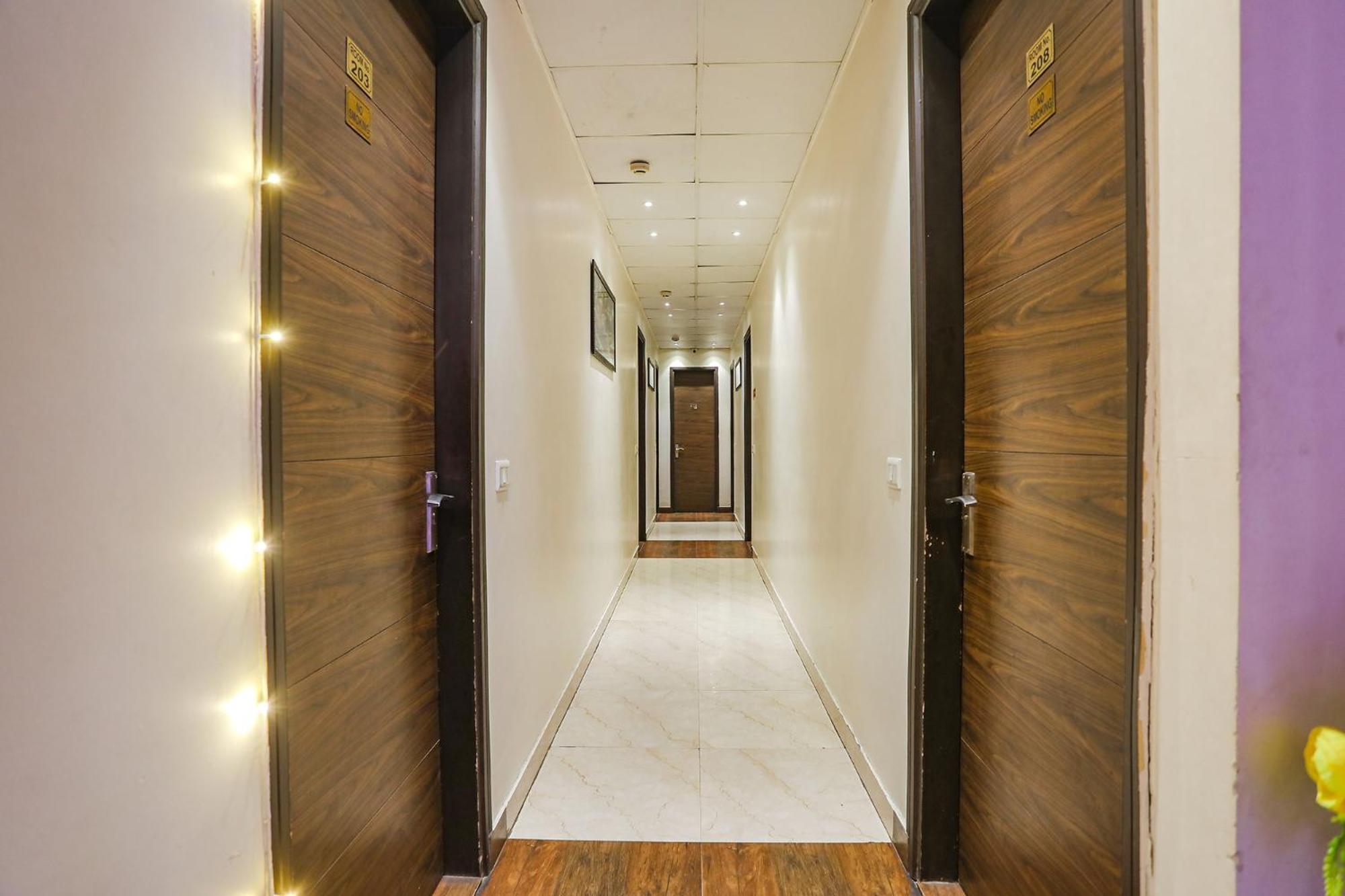 Hotel Fabexpress Heart New Delhi